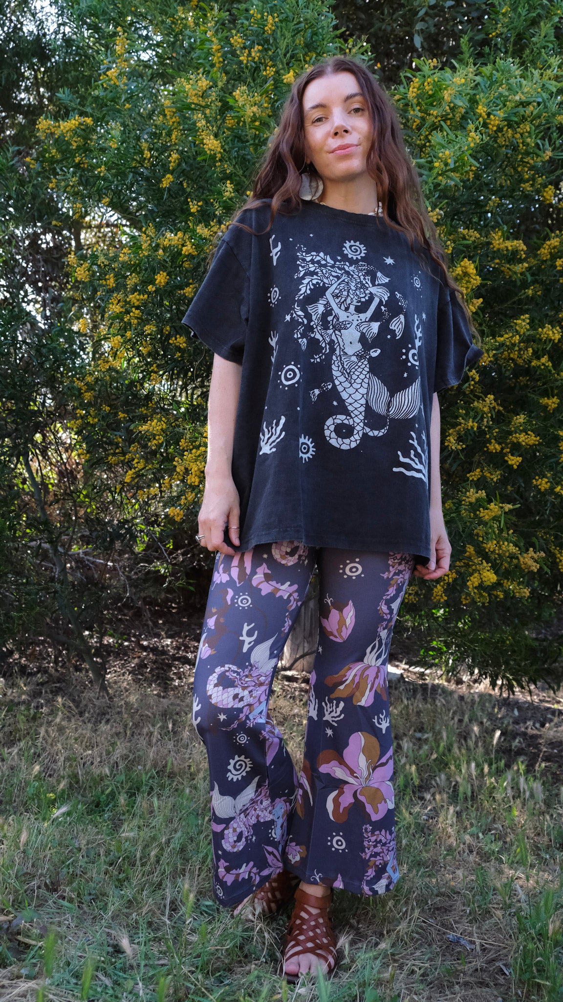 Black Celtic Mermaid T-shirt - Black stonewash