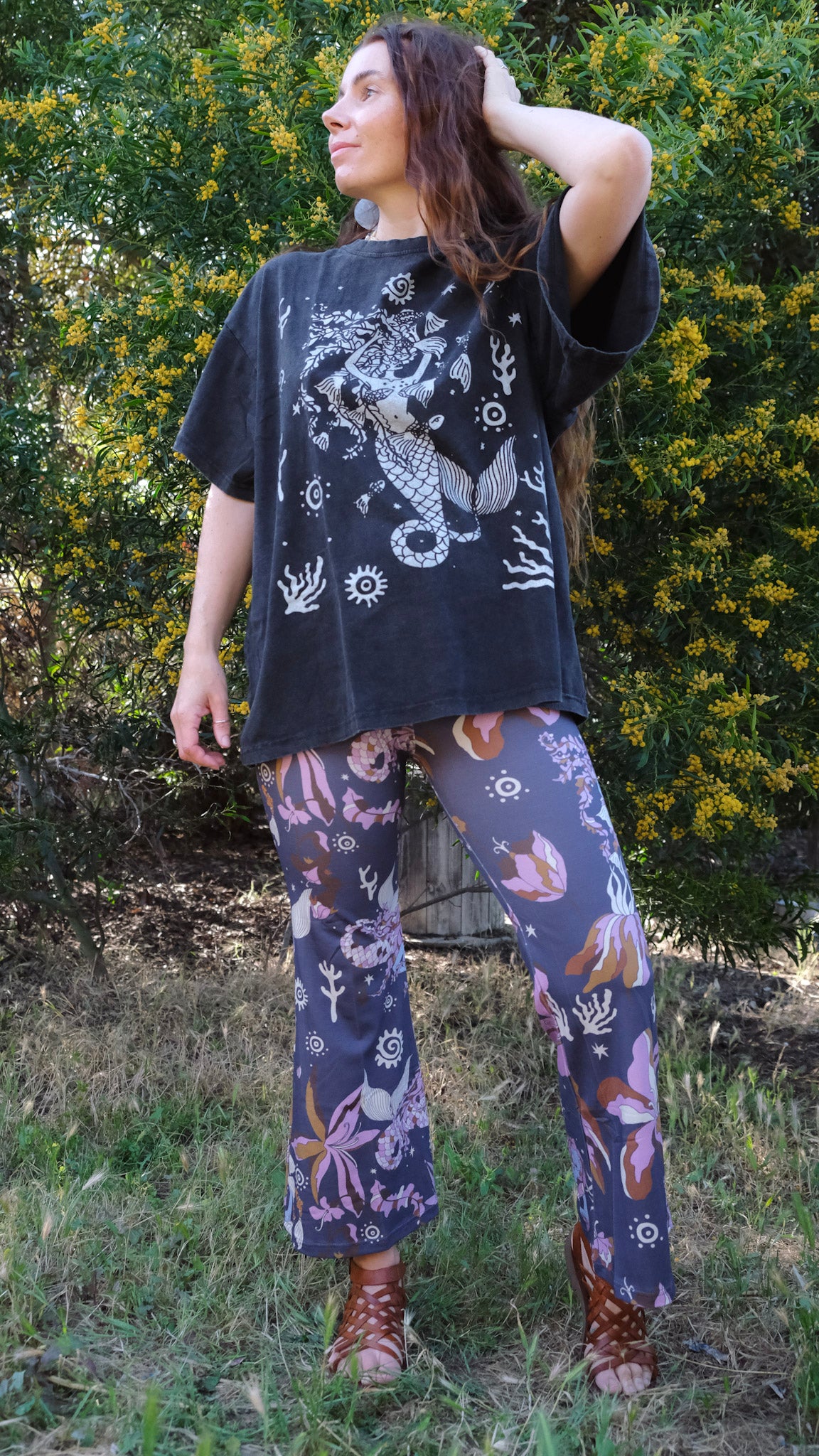 Black Celtic Mermaid T-shirt - Black stonewash