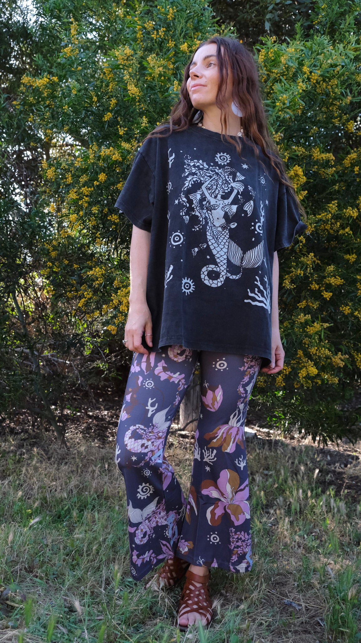 Black Celtic Mermaid T-shirt - Black stonewash