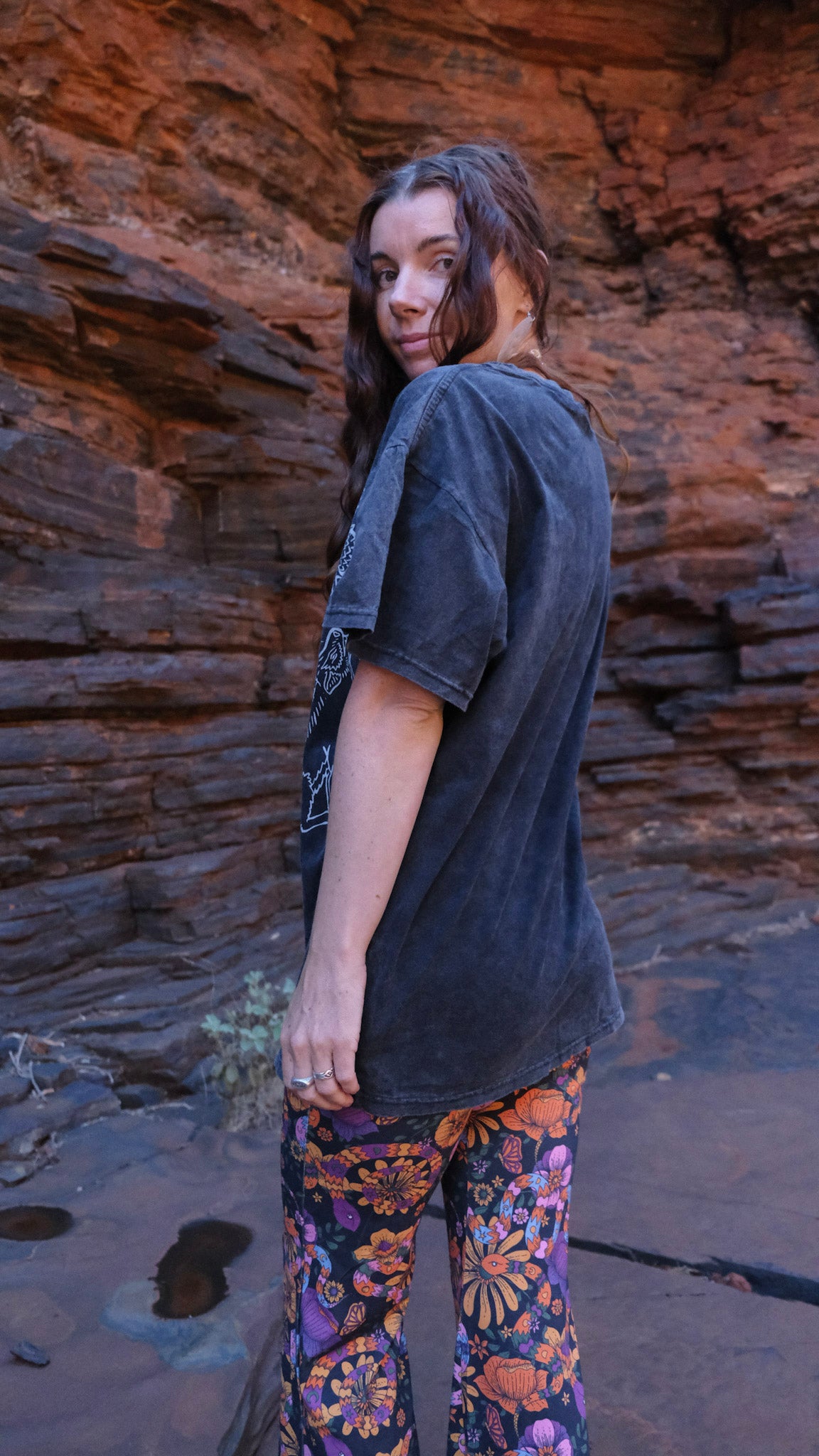 Pinky Swear T-shirt - Black stonewash