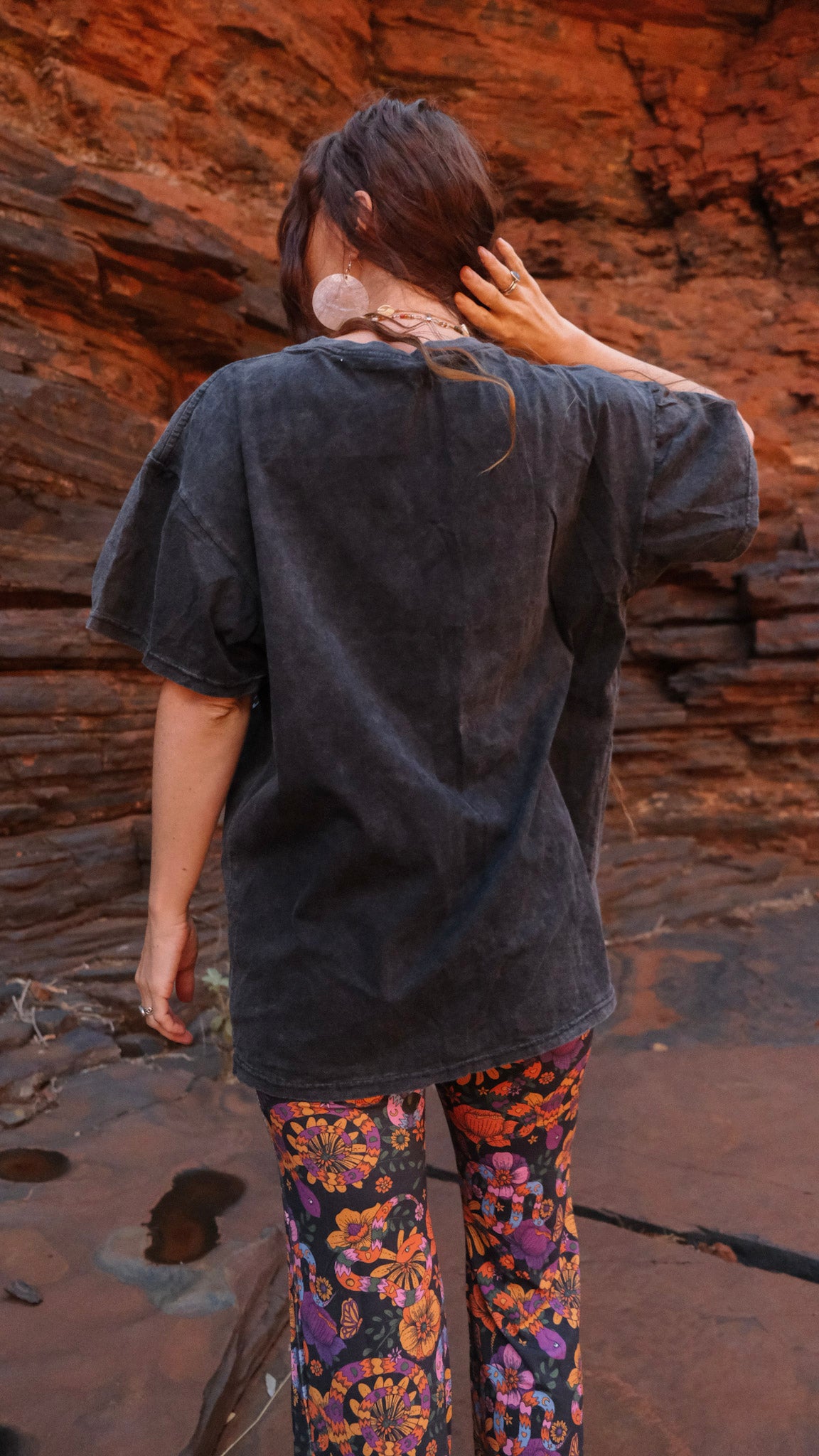 Pinky Swear T-shirt - Black stonewash