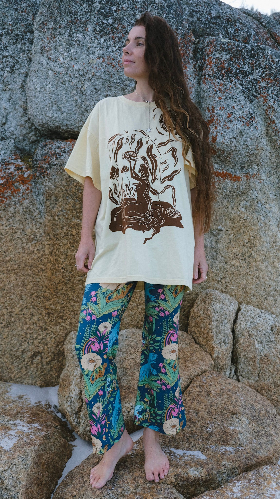 Water Bearer T-shirt - Vintage Yellow