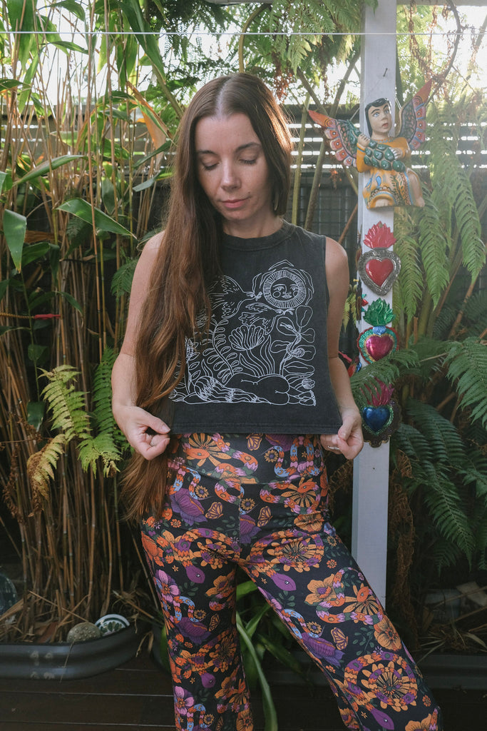 Sleeveless crop tee - Black Stonewash - You're True Nature